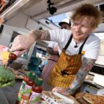 Ed Sheeran signs autographs for fans – in hot sauceEd Sheeran signs autographs for fans – in hot sauce 