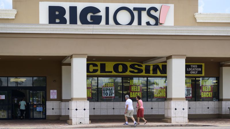 Big Lots is closing hundreds of stores after warning it could go out of businessBig Lots is closing hundreds of stores after warning it could go out of business 