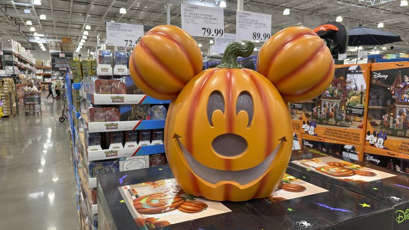 Retailers are tricking consumers into spending more with earlier-than-ever Halloween rolloutRetailers are tricking consumers into spending more with earlier-than-ever Halloween rollout 