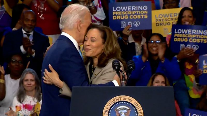 See how Kamala Harris honored Biden at eventSee how Kamala Harris honored Biden at event 