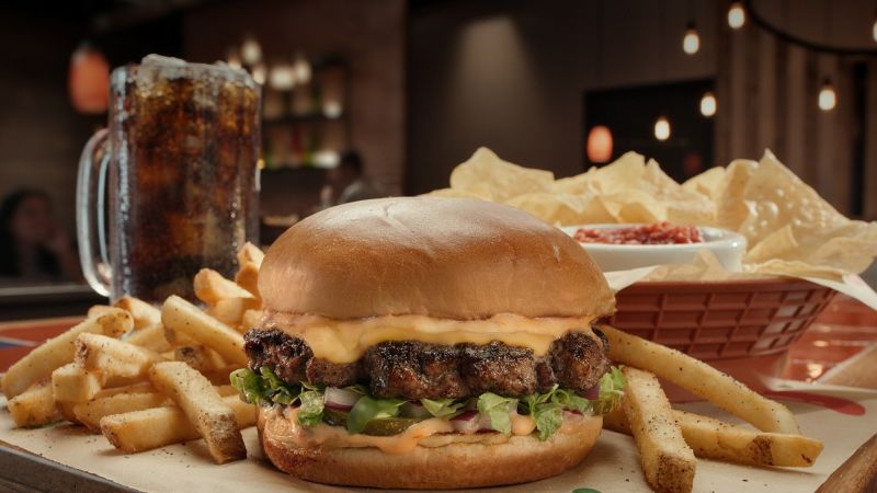 Chili’s take on the Big Mac is beating McDonald’s at its own gameChili’s take on the Big Mac is beating McDonald’s at its own game 