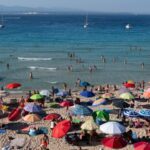 Italy imposes beach rules and selfie stop lights as tourist numbers hit peak levelsItaly imposes beach rules and selfie stop lights as tourist numbers hit peak levels 