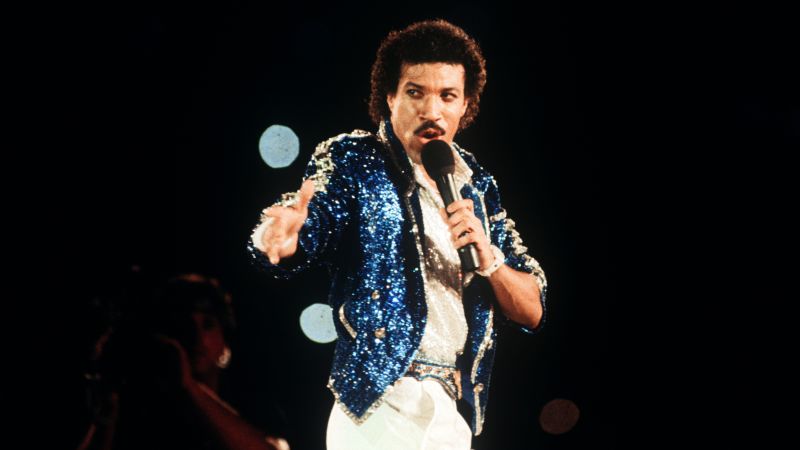 Remember when Lionel Richie closed the Olympic Games in the most ‘80s outfit ever?Remember when Lionel Richie closed the Olympic Games in the most ‘80s outfit ever? 