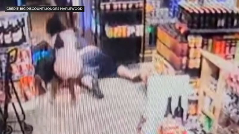 8-year-old helps dad fight off suspected robber8-year-old helps dad fight off suspected robber 