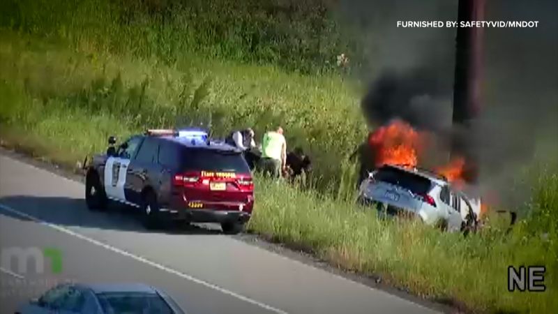 Officer and bystanders rush to pull passenger from burning carOfficer and bystanders rush to pull passenger from burning car 