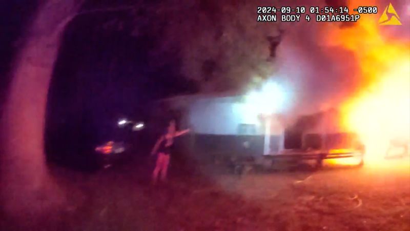 Two children were trapped in a burning house. Watch how police respondedTwo children were trapped in a burning house. Watch how police responded 