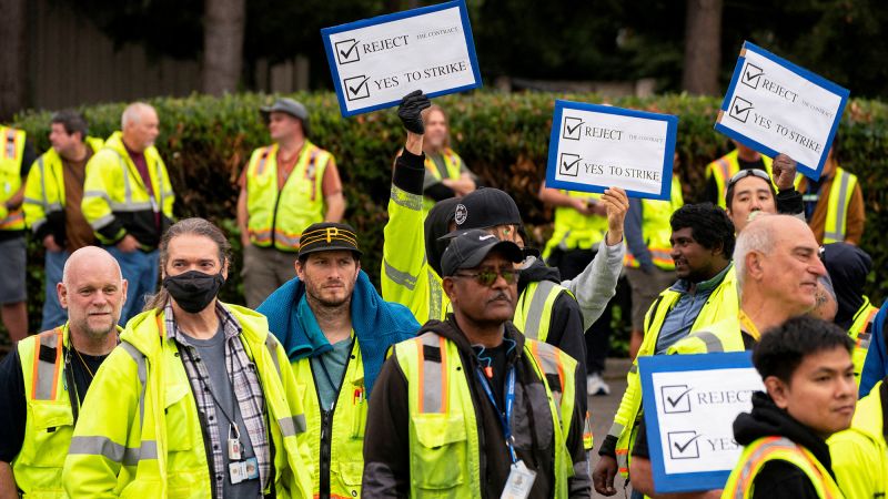 33,000 Boeing union members set to strike early Friday33,000 Boeing union members set to strike early Friday 