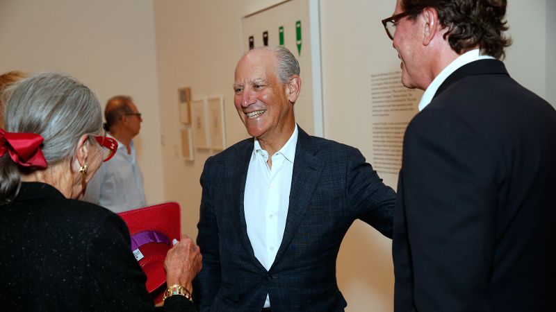 MoMA director Glenn Lowry to step down after 30 yearsMoMA director Glenn Lowry to step down after 30 years 