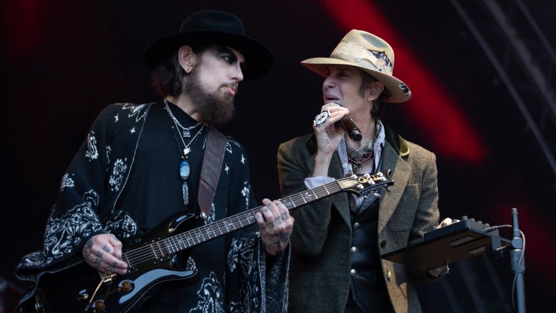 Jane’s Addiction issues apology, cancels show after Perry Farrell and Dave Navarro’s on-stage scuffleJane’s Addiction issues apology, cancels show after Perry Farrell and Dave Navarro’s on-stage scuffle 