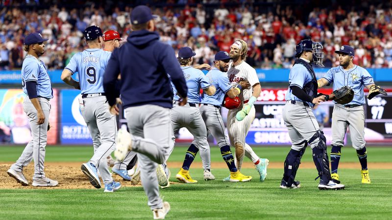 Benches clear between Philadelphia Phillies and Tampa Bay Rays after Nick Castellanos is hit by pitchBenches clear between Philadelphia Phillies and Tampa Bay Rays after Nick Castellanos is hit by pitch 