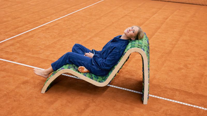 Meet the artist transforming tennis balls into furnitureMeet the artist transforming tennis balls into furniture 