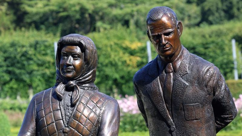 New sculpture of late Queen Elizabeth II and Prince Philip – plus corgis – divides opinionNew sculpture of late Queen Elizabeth II and Prince Philip – plus corgis – divides opinion 