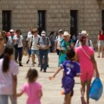 ‘Do not be conspicuous’: Spanish city billboards urge British tourists to keep their clothes on and behave‘Do not be conspicuous’: Spanish city billboards urge British tourists to keep their clothes on and behave 