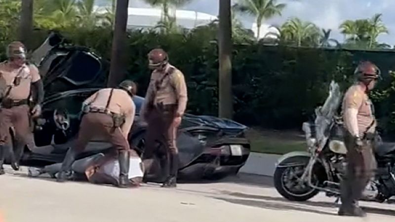 Miami-Dade Police officer at the center of Tyreek Hill traffic stop has been suspended several times, police records showMiami-Dade Police officer at the center of Tyreek Hill traffic stop has been suspended several times, police records show 